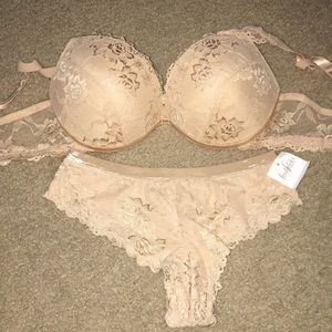 Fredricks or Hollywood Bra W/panty